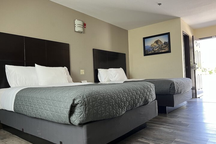 Room 32 of 46
