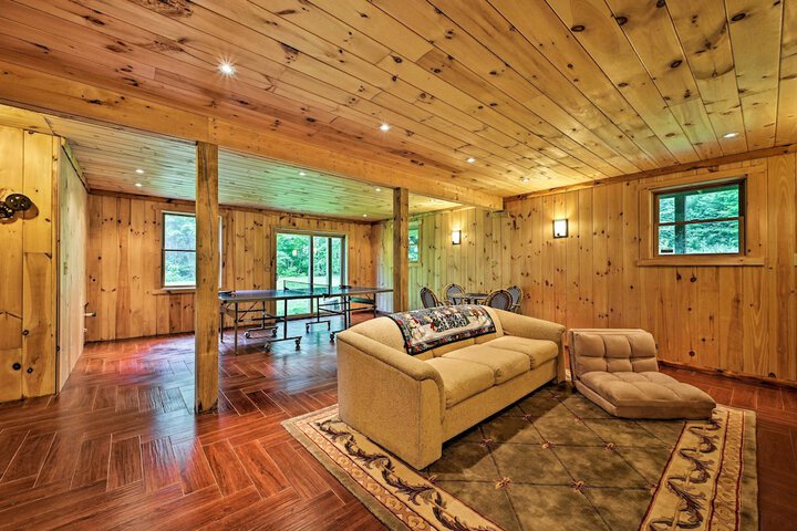 Private Chester Home w / Deck Mins to Skiing!