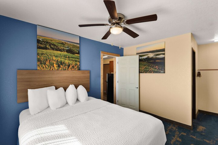 Days Inn by Wyndham Newton