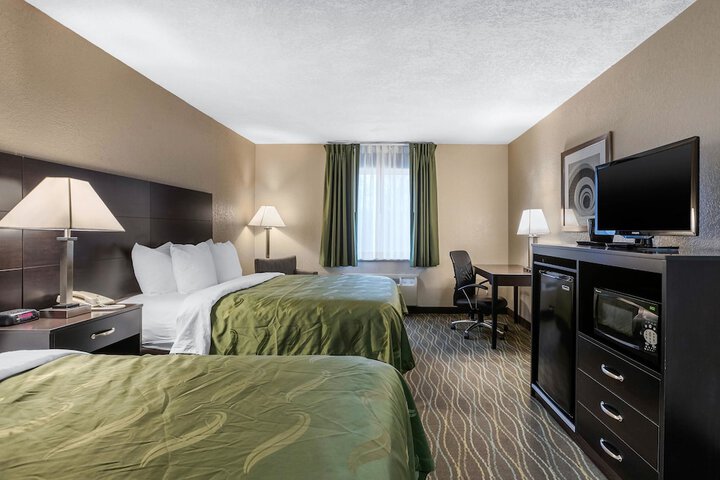 Quality Inn & Suites Des Moines - Merle Hay Road