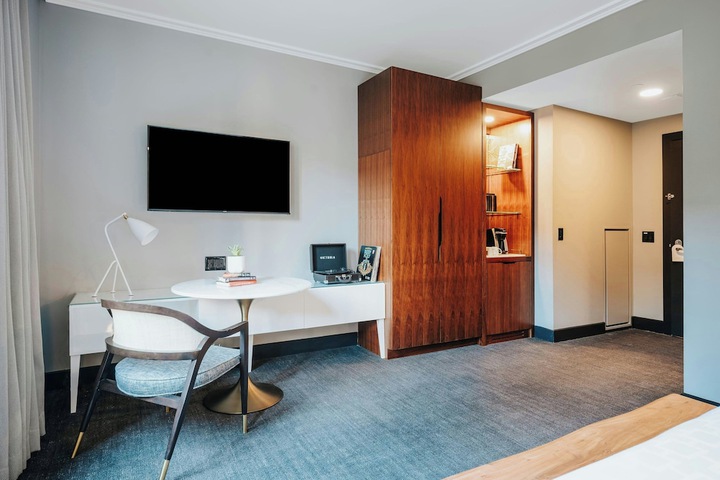 Room 25 of 69