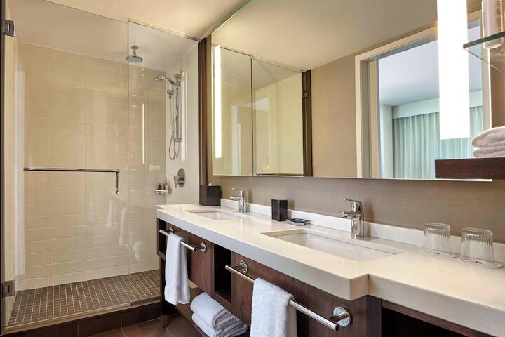 Calgary Airport Marriott In-Terminal Hotel