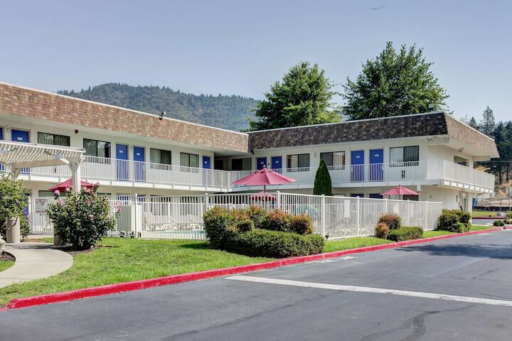 Motel 6 Grants Pass OR
