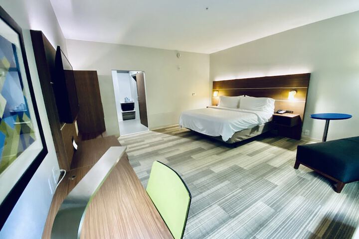 Room 42 of 62