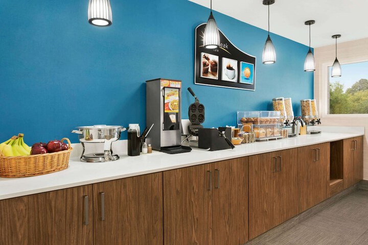 Breakfast/Coffee Service 23 of 25
