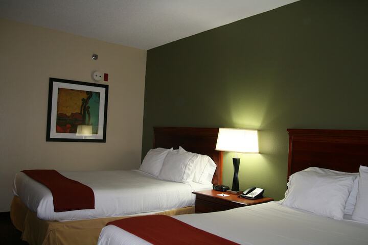 Room 14 of 40