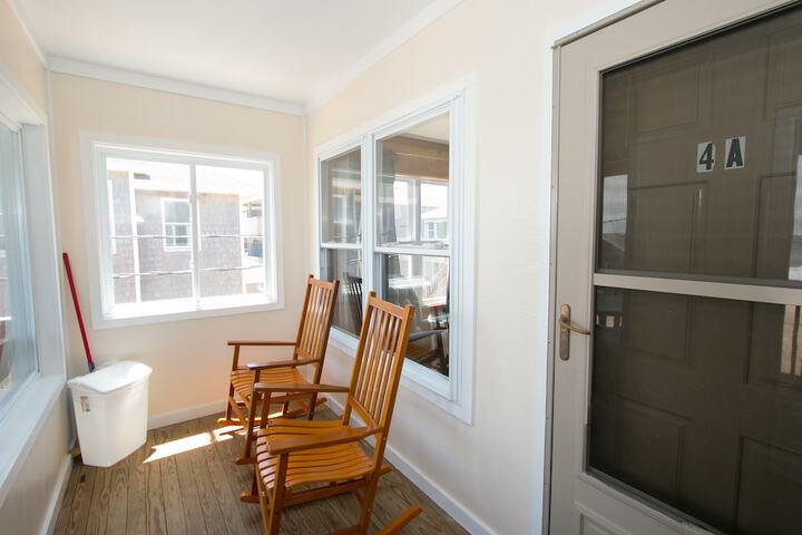 Room 28 of 199