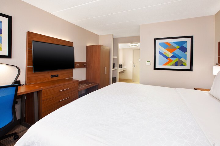 Holiday Inn Express Fairfax - Arlington Boulevard by IHG