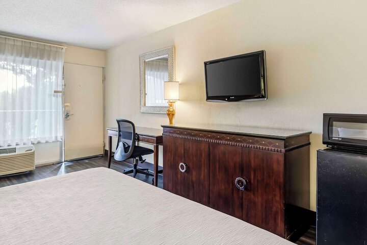 Room 14 of 37