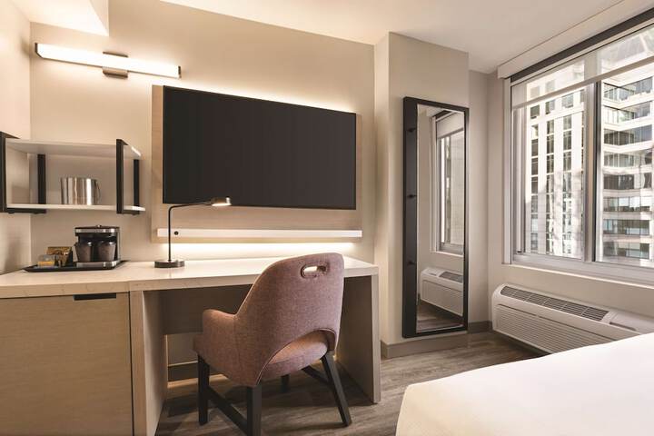 Room 10 of 96