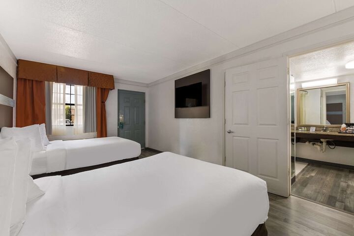 Room 11 of 39
