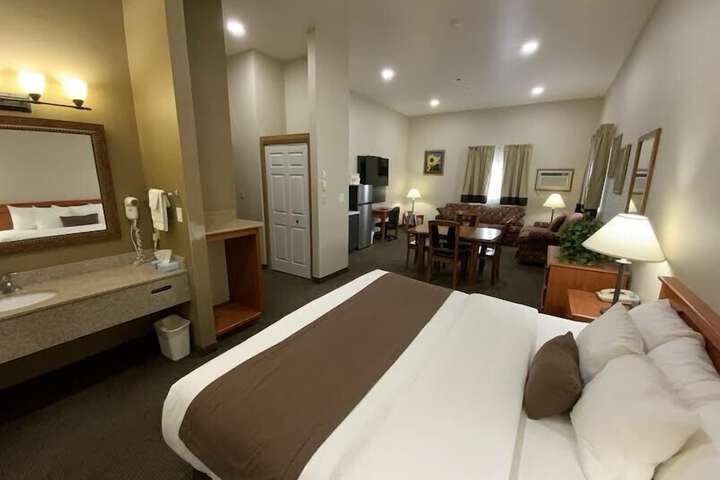 Room 16 of 19