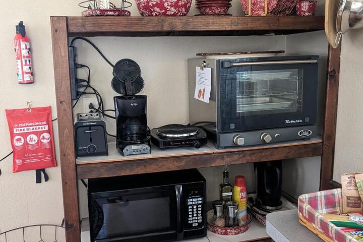 Rustic Rooms Barn Loft (Upstairs Studio Apartment) Near Kings Canyon & Sequoia National Parks