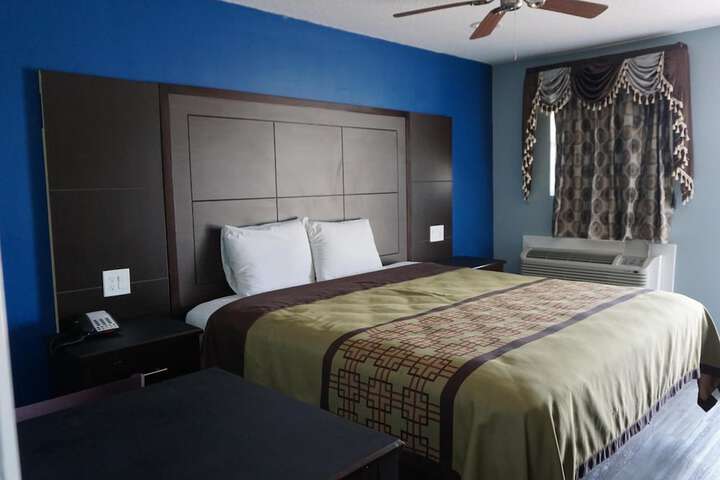 Room 9 of 49