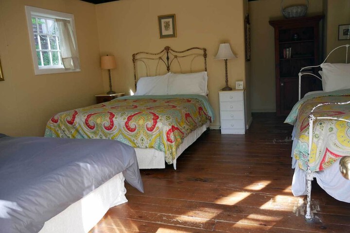 Room 9 of 14