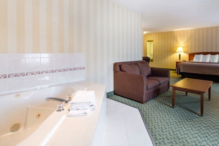Room 15 of 38