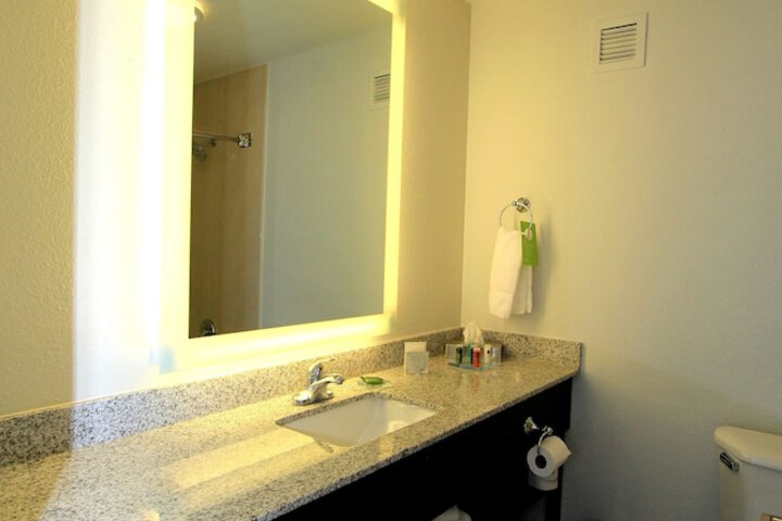 Room 7 of 19