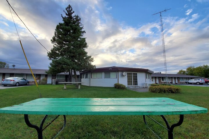 Crossroads Motel