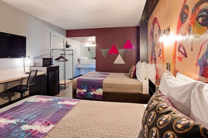 Room 6 of 13