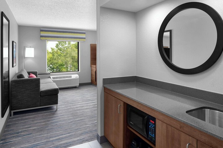 Room 14 of 30