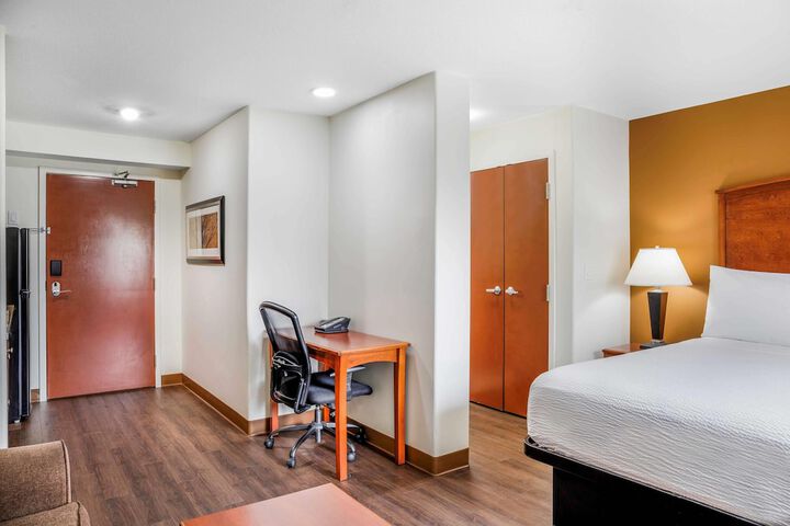 Days Inn & Suites by Wyndham Sherwood Park Edmonton