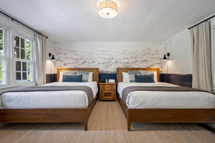 The Aurora Inn & Cottages