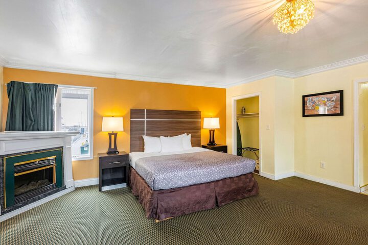 Room 9 of 27