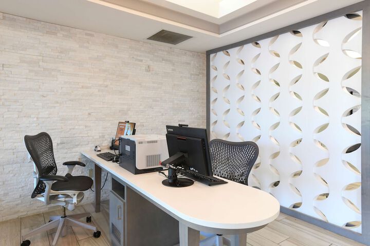 Business Center 75 of 76