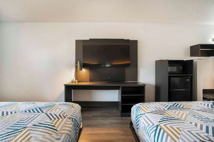 Room 11 of 34