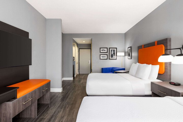 Room 11 of 36