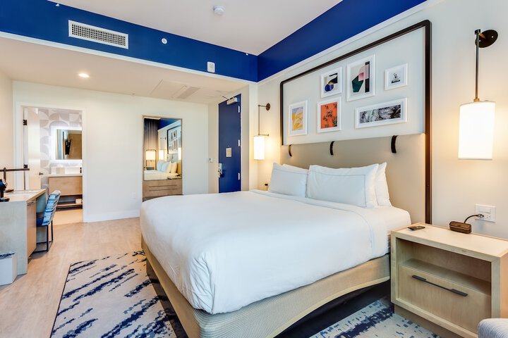 Room 33 of 98