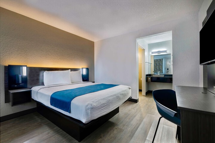 Room 18 of 25