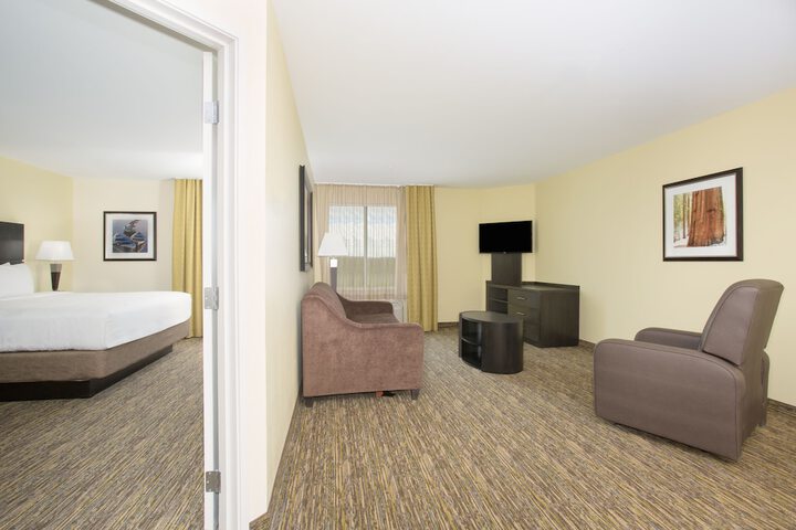 Room 27 of 38