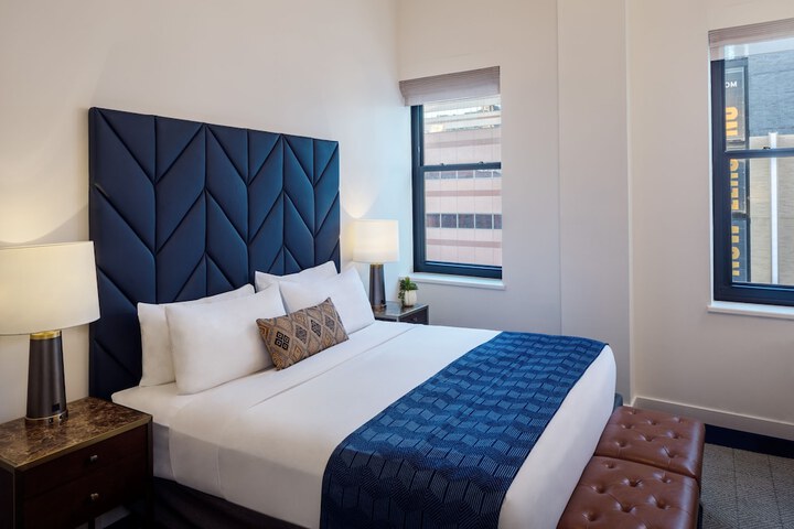 Room 42 of 79