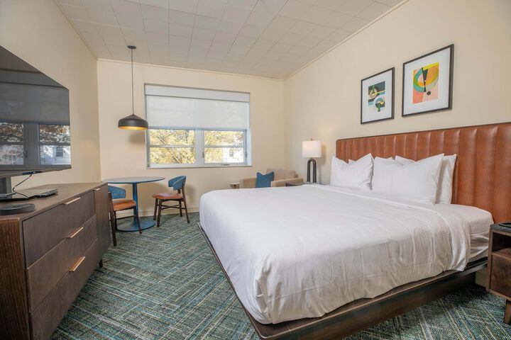 Room 32 of 41