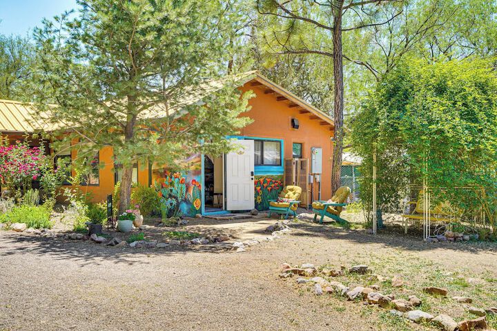 Vibrant casa Paloma w / Patio - Near Vineyards!