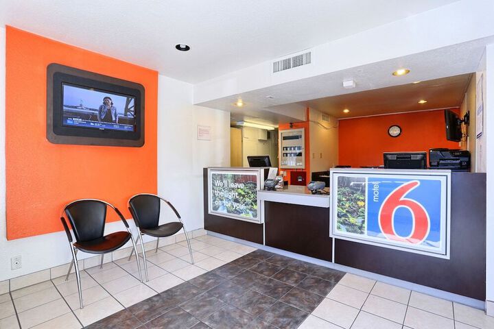 MOTEL 6 PITTSBURG. CA