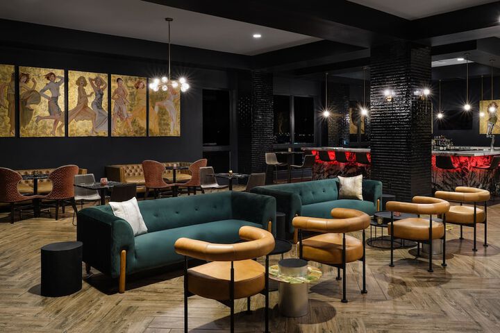 Lounge 45 of 69