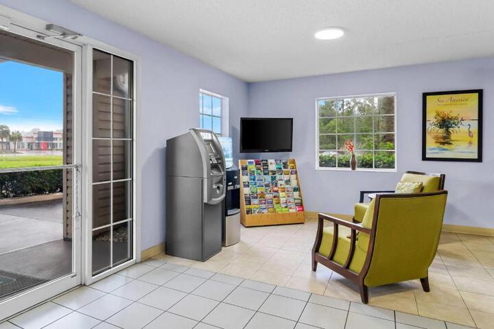 Travelodge Suites by Wyndham MacClenny