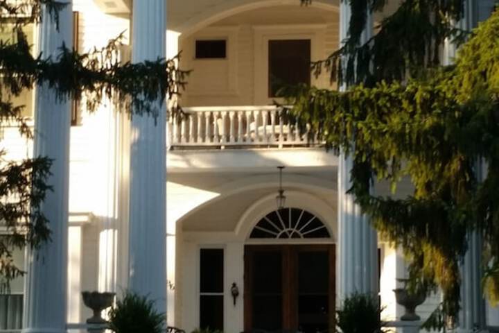 Albemarle Inn