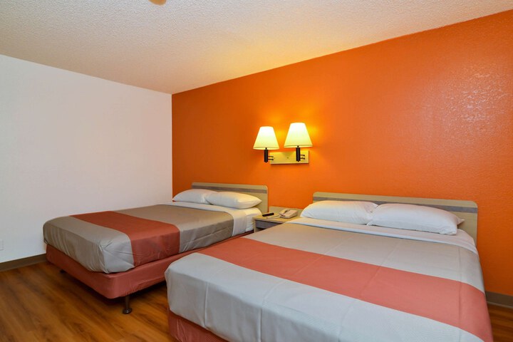 Room 25 of 34
