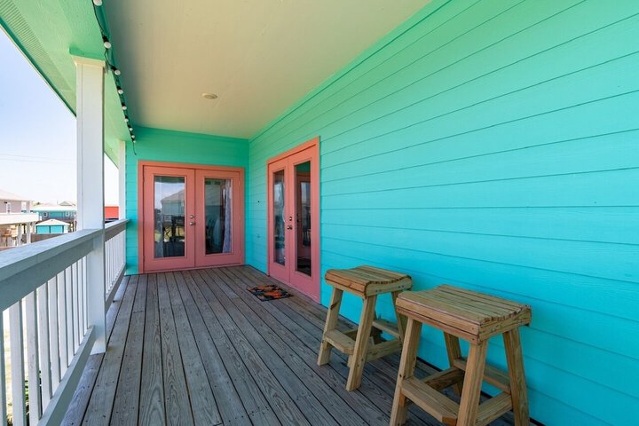 Sunrise Paradise 3 Bedroom Home by RedAwning