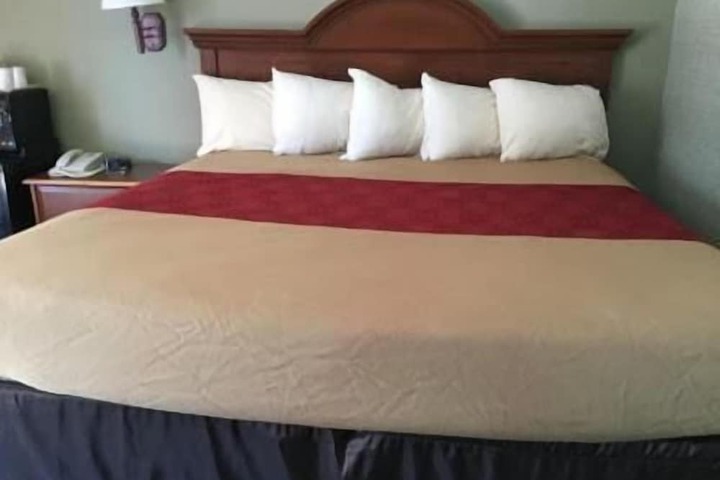 Room 27 of 39