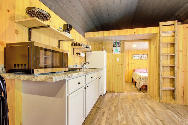 Montezuma Cabin Rental w / Fire Pit & Grill Access!