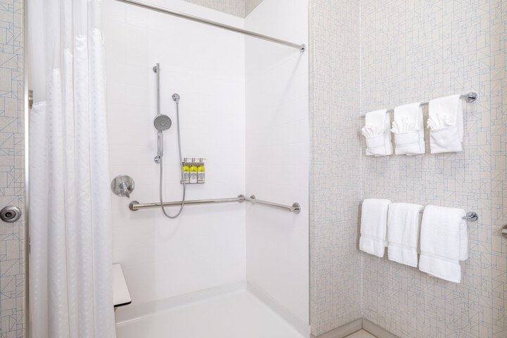 Holiday Inn Express & Suites Watertown by IHG
