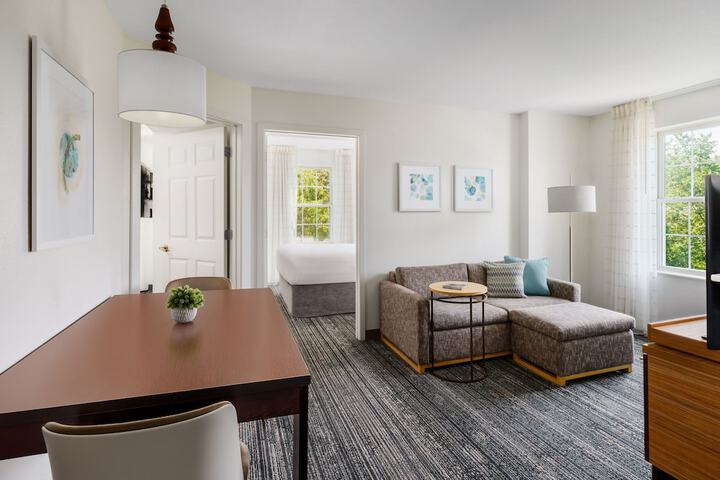 Room 34 of 40