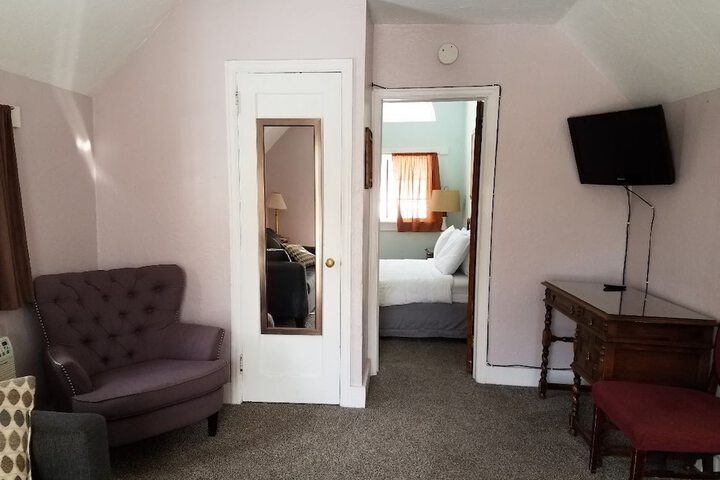 Room 68 of 86