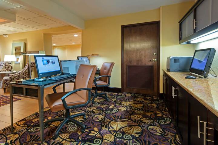Business Center 26 of 27