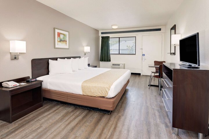 Room 10 of 21