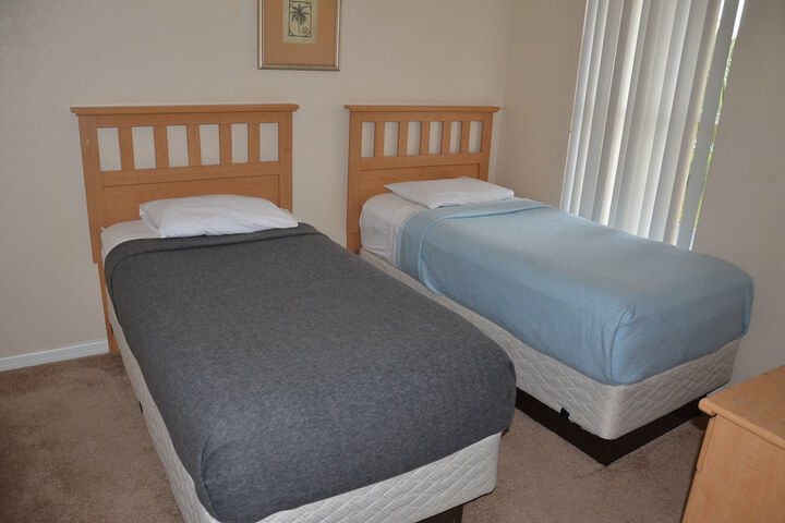 Room 7 of 8
